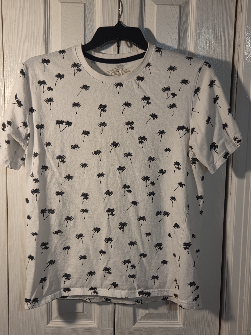 Eighty Eight Brand Men's Size Large, White With Black Palm Trees